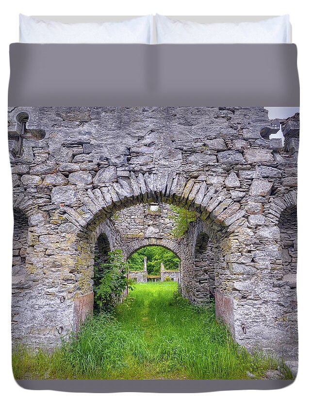 Europe Duvet Cover featuring the photograph The gate to the ruins by Matt Swinden