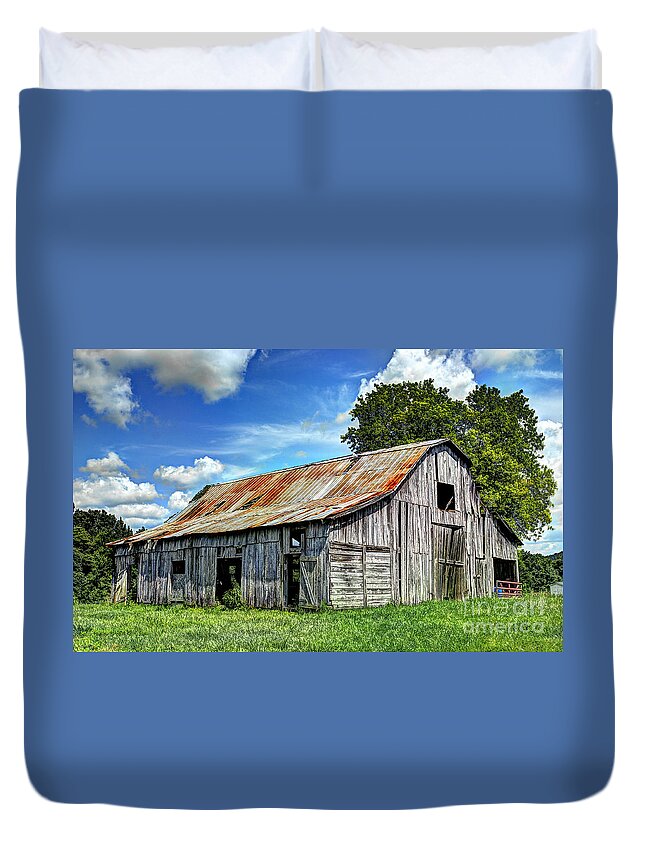 Hdr Duvet Cover featuring the photograph The Old Adkisson Barn by Paul Mashburn