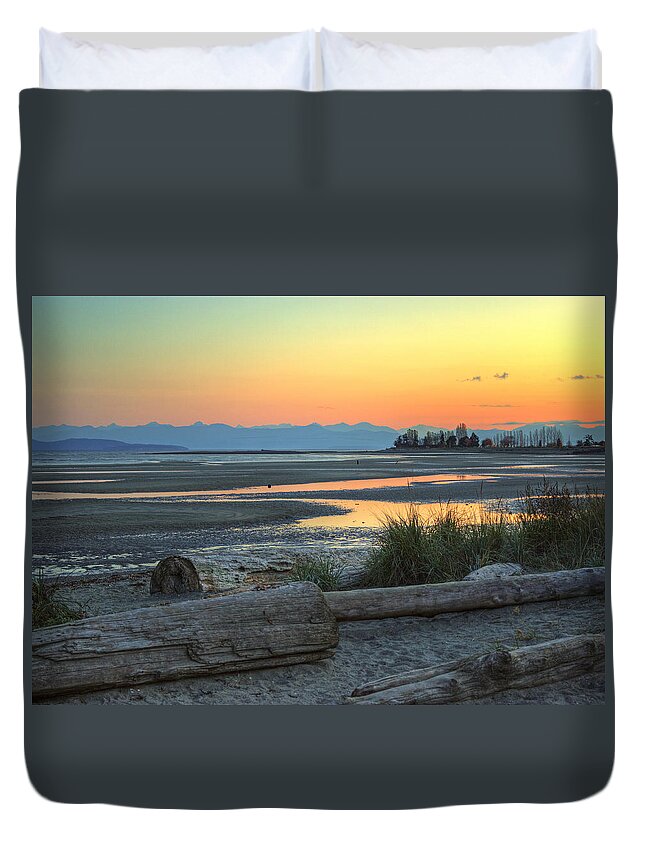 Landscape Duvet Cover featuring the photograph The Tide is Low by Randy Hall