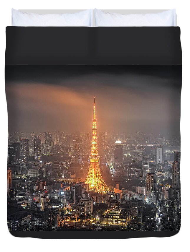 Tokyo Tower Duvet Cover featuring the photograph Tokyo Tower At Foggy Night by Yuga Kurita