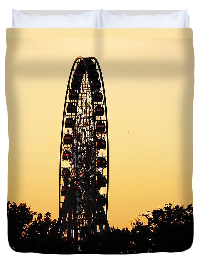 Ferris Wheel Duvet Cover featuring the photograph Toronto Ferris Wheel Niagara Falls by Lizi Beard-Ward