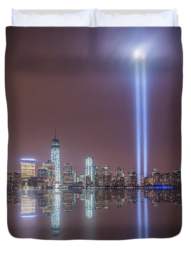 Nyc Duvet Cover featuring the photograph Tribute in Light by Michael Ver Sprill