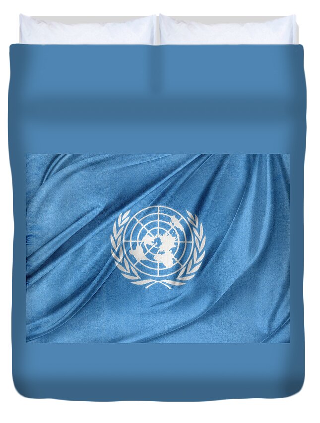 Color Duvet Cover featuring the photograph United Nations by Les Cunliffe