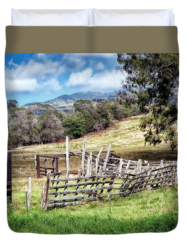 Hawaii Duvet Cover featuring the photograph Upcountry 2 by Dawn Eshelman