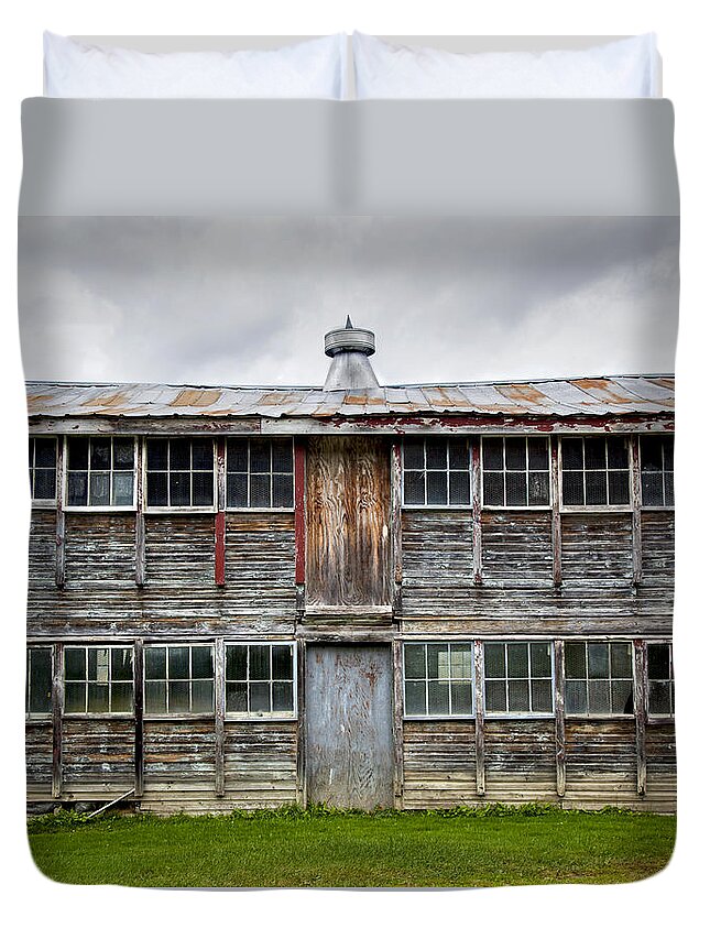 Charles Harden Duvet Cover featuring the photograph Vermont Chicken Coop by Charles Harden