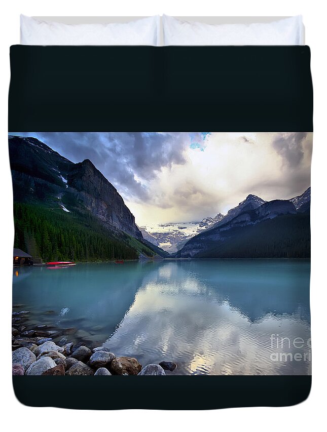 Lake Louise Duvet Cover featuring the photograph Waiting for Sunrise at Lake Louise by Teresa Zieba