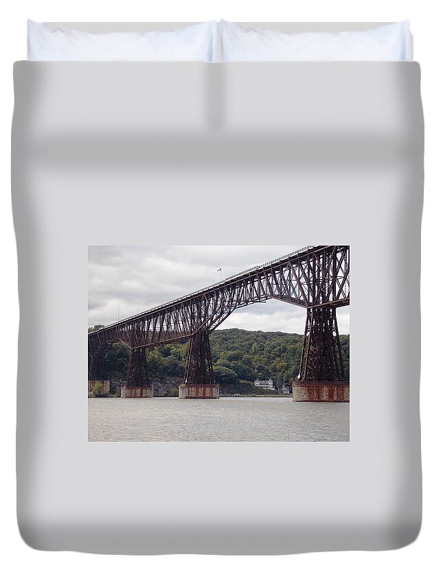 Walkway Duvet Cover featuring the photograph Walkway Over the Hudson by Nina Kindred