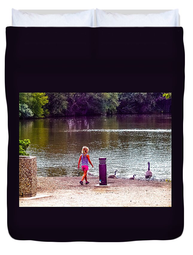 Geese Duvet Cover featuring the photograph Wascana-33 by David Fabian