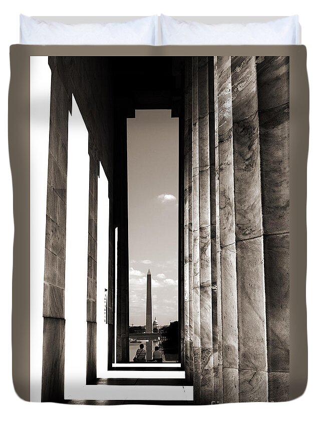 Washington Duvet Cover featuring the photograph Washington Monument by Angela DeFrias