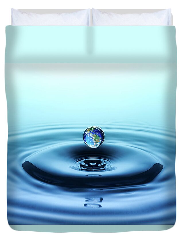 Water Surface Duvet Cover featuring the photograph Water Drop With Reflection Of The Globe by Trout55