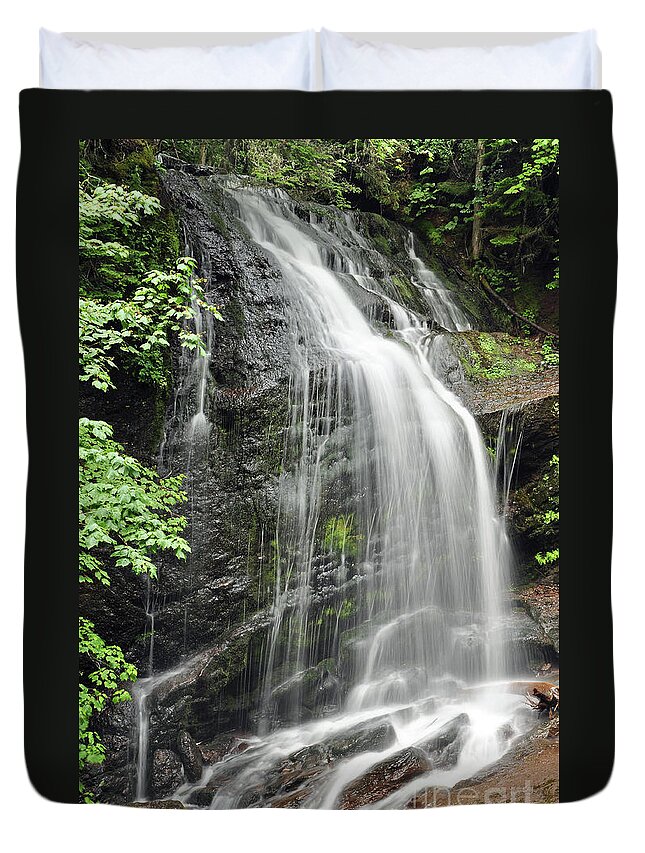 Falls Duvet Cover featuring the photograph Waterfall Bay of Fundy by Glenn Gordon