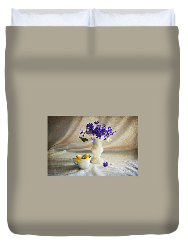 Spring Duvet Cover featuring the photograph Welcome Spring by Randi Grace Nilsberg