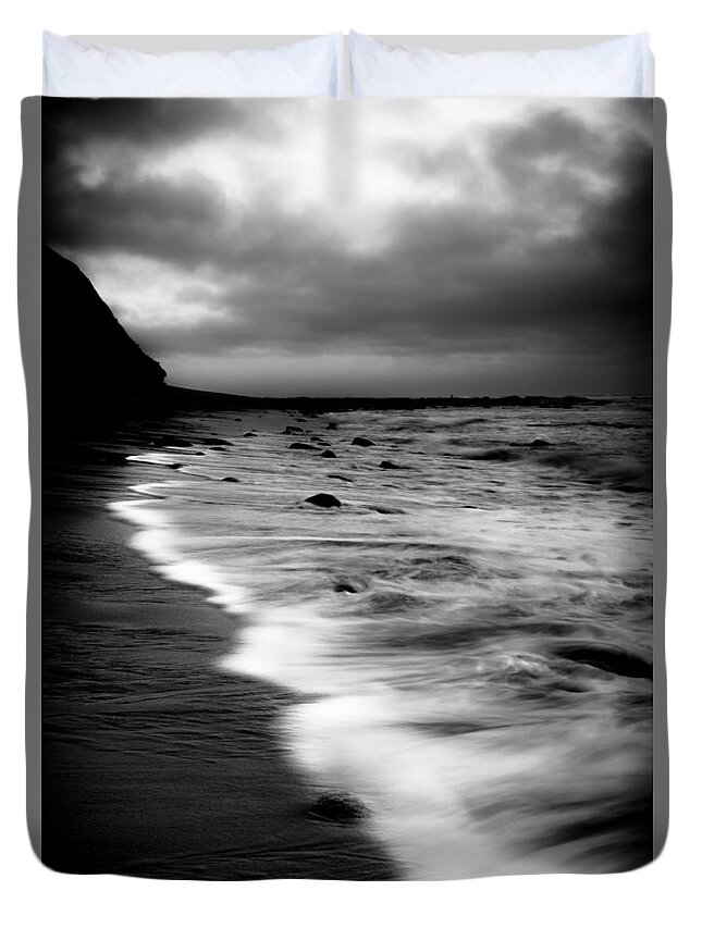 Sea Duvet Cover featuring the photograph White Line by Edgar Laureano