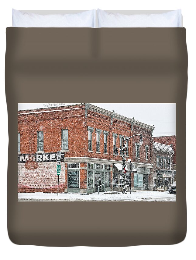 Whitehouse Ohio Duvet Cover featuring the photograph Whitehouse Ohio in Snow 7032 by Jack Schultz