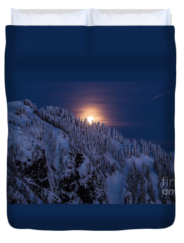 Mount Baker Duvet Cover featuring the photograph Winter Mountain Moonrise by Mike Reid