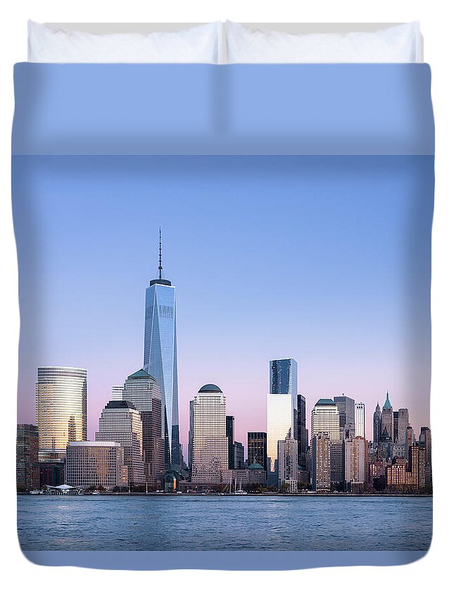 Clear Sky Duvet Cover featuring the photograph World Trade Center At Dusk by Raimund Koch
