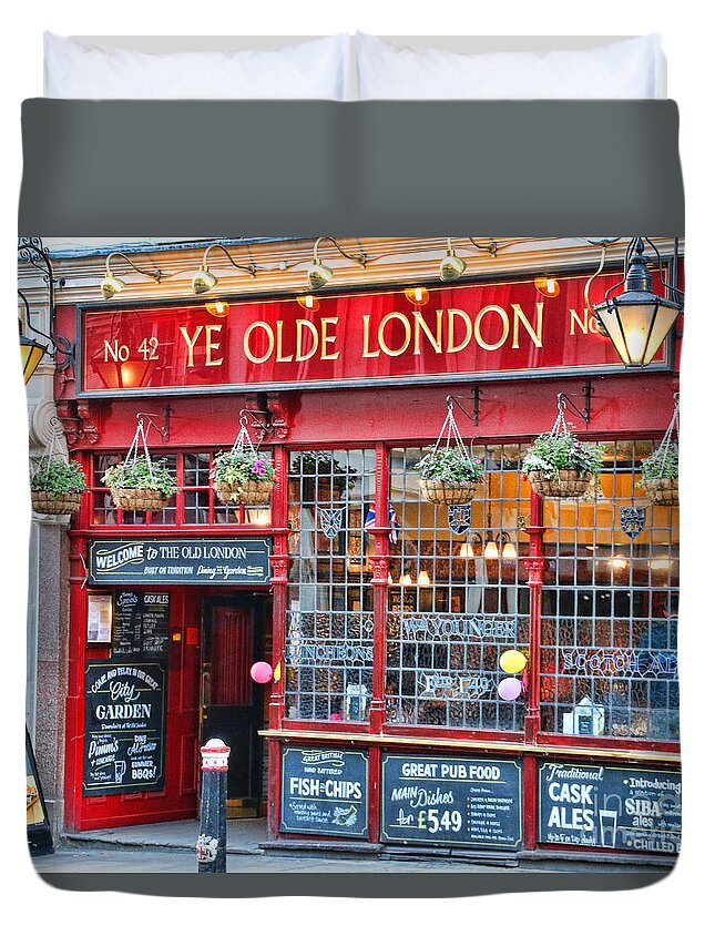 Ye Olde London Pub Duvet Cover featuring the photograph Ye Olde London Pub 5436 by Jack Schultz