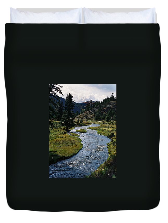 Costilla Creek Duvet Cover featuring the photograph Costilla Creek In Fall by Ron Weathers