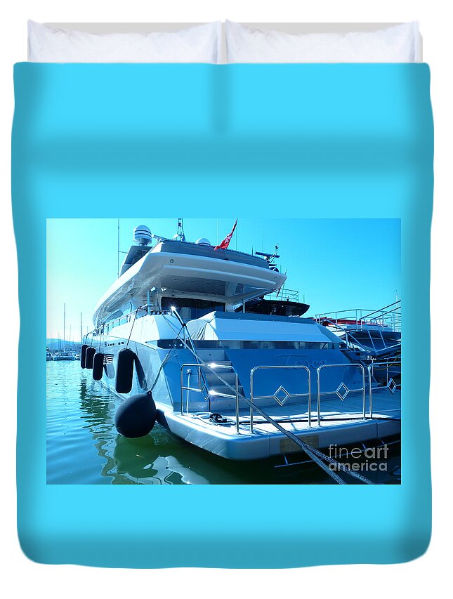 Yachting Arts Duvet Cover featuring the photograph Life is good by Rogerio Mariani