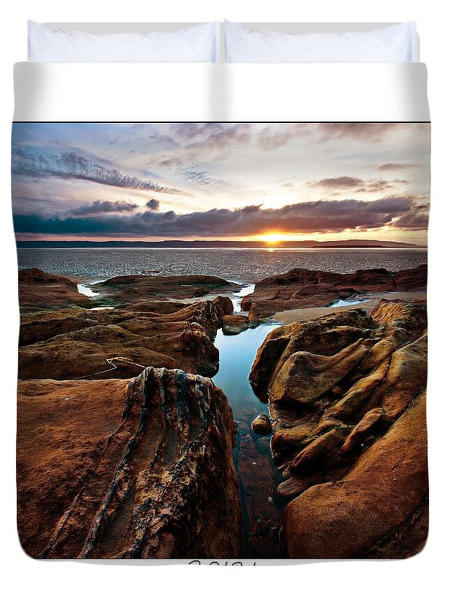 Red Duvet Cover featuring the photograph Red Rock Beach #1 by B Cash