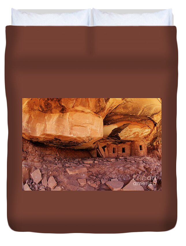 Cliff Dwellings Duvet Cover featuring the photograph Roof Falling In Ruin Utah #1 by Bob Christopher
