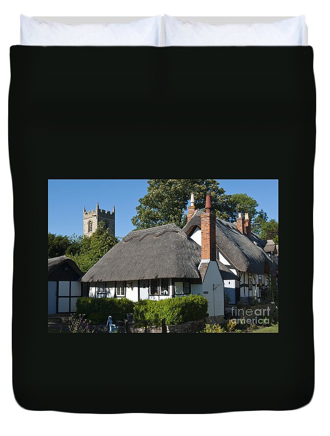 2011 Duvet Cover featuring the photograph Tenpenny cottage #2 by Andrew Michael