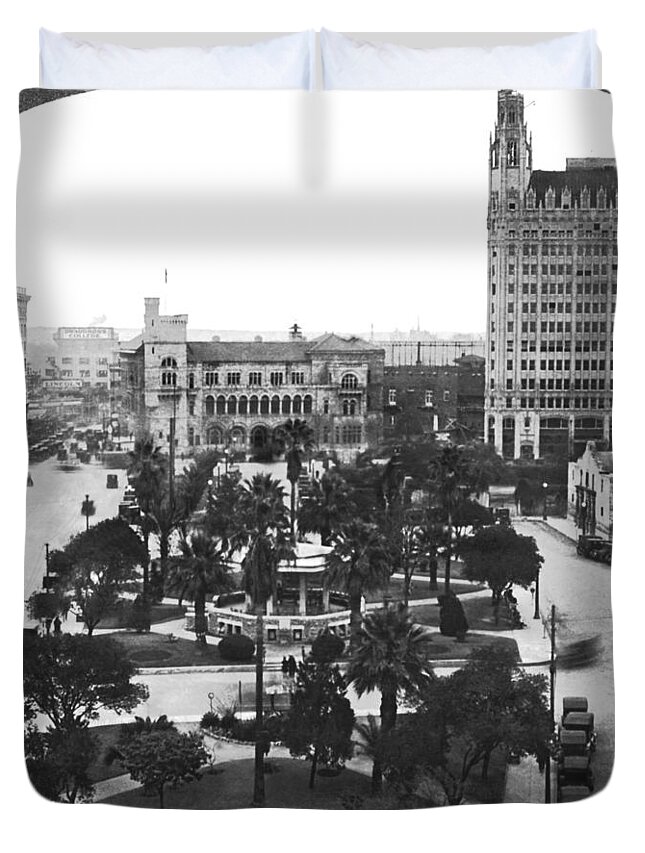 1910's Duvet Cover featuring the photograph Alamo Plaza In San Antonio by Underwood Archives