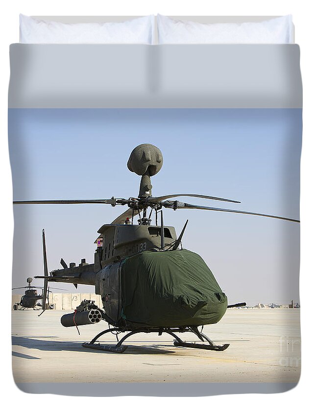 Camp Speicher Duvet Cover featuring the photograph An Oh-58d Kiowa Warrior Helicopter by Terry Moore