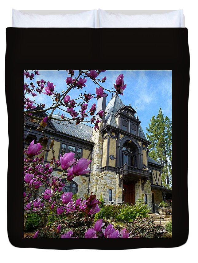 Beringer Brothers Winery Duvet Cover featuring the photograph Beringer Family Mansion by Jeff Lowe