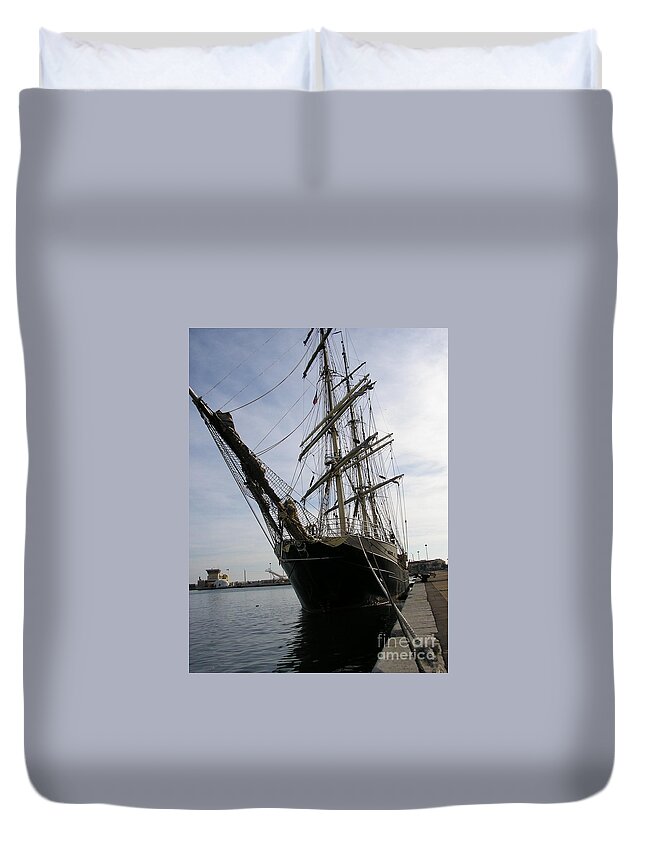  Duvet Cover featuring the digital art Big one by Rogerio Mariani