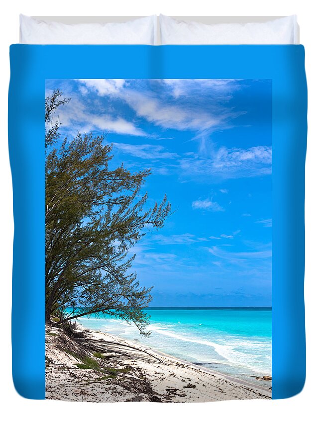 Aquamarine Duvet Cover featuring the photograph Bimini Beach by Ed Gleichman