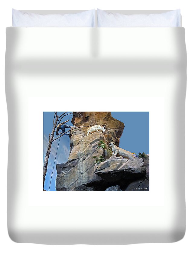 Cliffhanger Duvet Cover featuring the photograph Cliffhanger by Brian Wallace