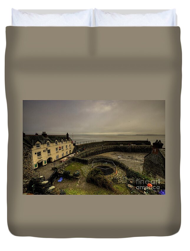 Red Lion Clovelly Duvet Cover featuring the photograph Clovelly Harbour by Rob Hawkins