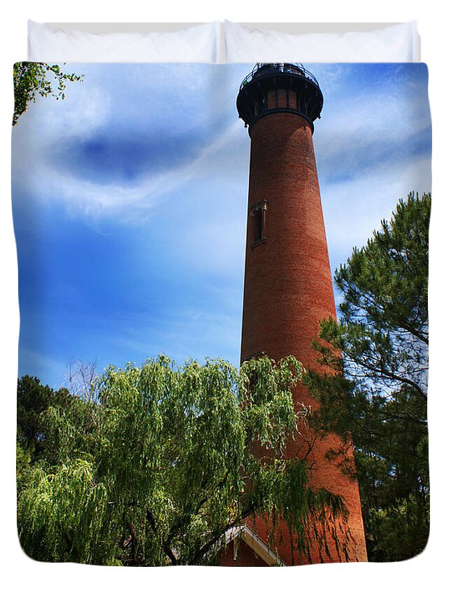 Currituck Beach Lighthouse Duvet Cover featuring the photograph Currituck Beach Lighthouse by Paul Mashburn