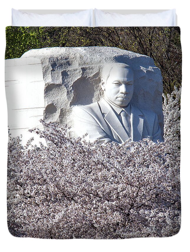 Washington D.c. Duvet Cover featuring the photograph Dr Martin Luther King Jr Memorial DS053 by Gerry Gantt
