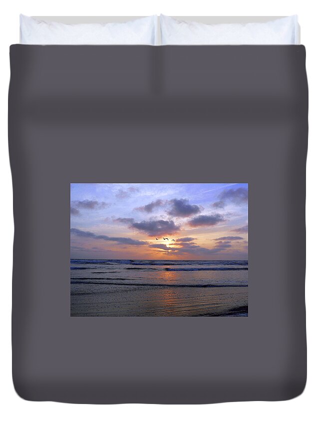 Sunset Duvet Cover featuring the photograph Evening Flight by Pamela Patch
