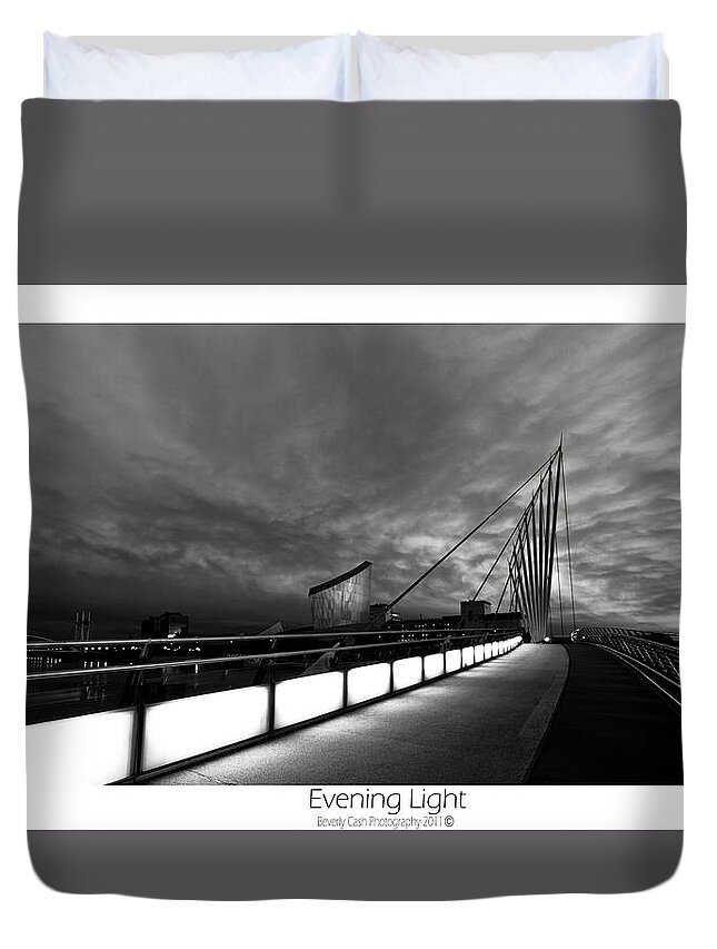 Modern Duvet Cover featuring the photograph Evening Light by B Cash