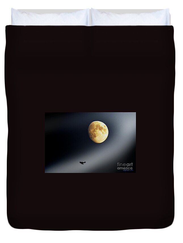 Moon Duvet Cover featuring the photograph Fly Me To The Moon by Pat Davidson