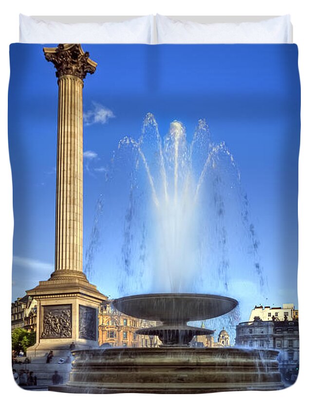 London Duvet Cover featuring the photograph Glorified by Evelina Kremsdorf