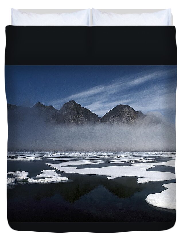 Mp Duvet Cover featuring the photograph Ice Floes In Pond Inlet, Northeast by Flip Nicklin