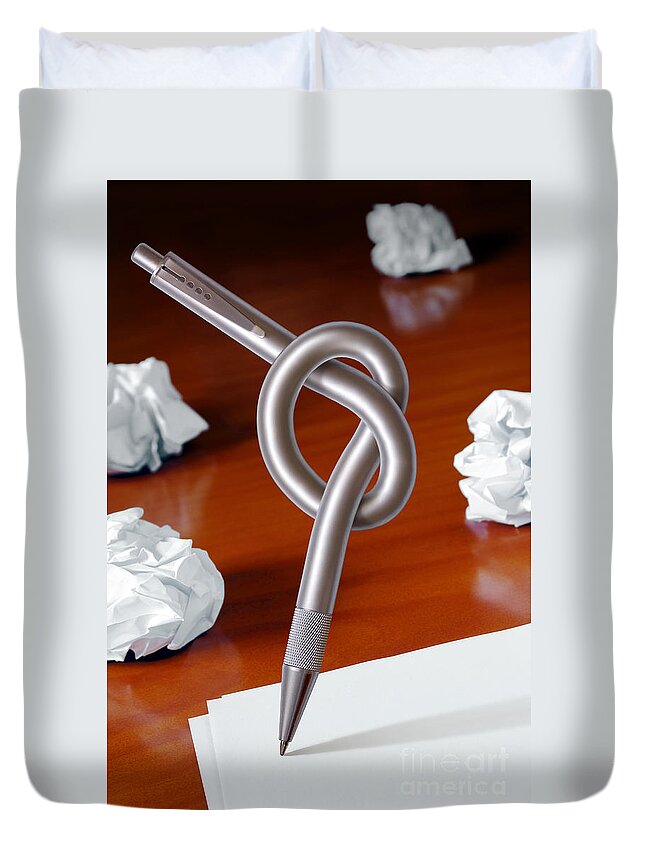 Abstract Duvet Cover featuring the photograph Knot on Pen by Carlos Caetano