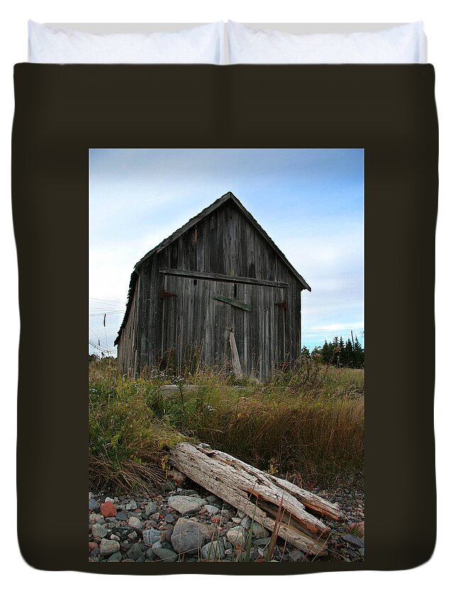 Building Duvet Cover featuring the photograph Old Boat House by Jeff Galbraith