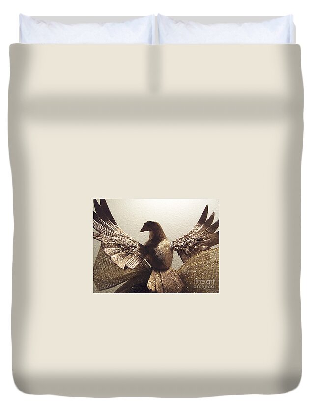 Dove Duvet Cover featuring the photograph Peace by Vonda Lawson-Rosa