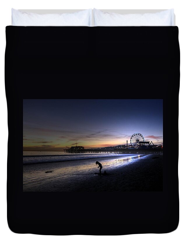 Santa Monica Pier Duvet Cover featuring the photograph Pier Child by Richard Omura