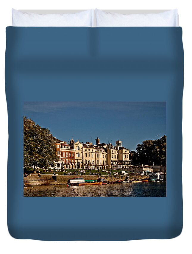 River Thames Duvet Cover featuring the photograph Riverside by Dawn OConnor