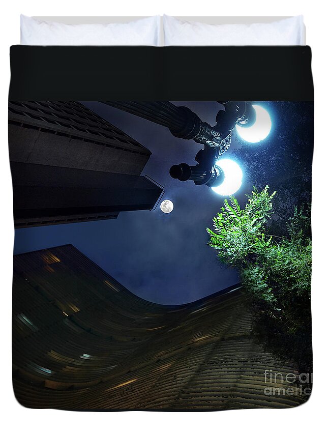 Saopaulo Duvet Cover featuring the photograph Copan Building and the Moonlight by Carlos Alkmin