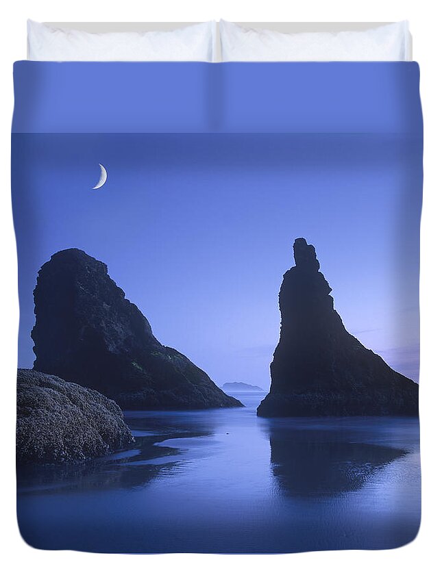 00175681 Duvet Cover featuring the photograph Sea Stacks At Dusk Along Bandon Beach by Tim Fitzharris
