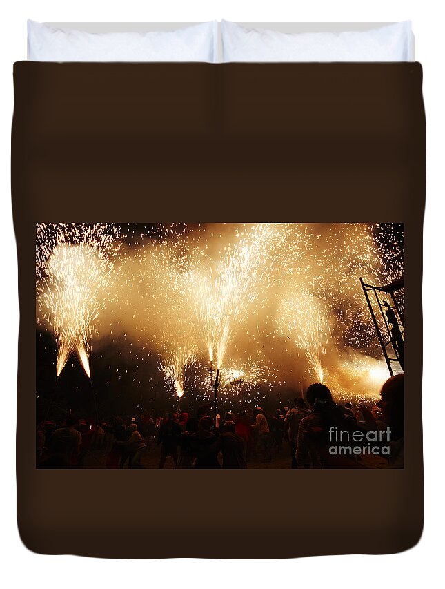 Fuego Duvet Cover featuring the photograph Sparks rain by Agusti Pardo Rossello