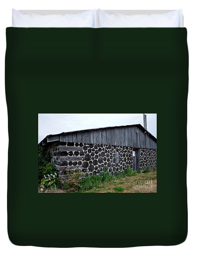 Building Duvet Cover featuring the photograph Stacked Block Barn by Barbara McMahon
