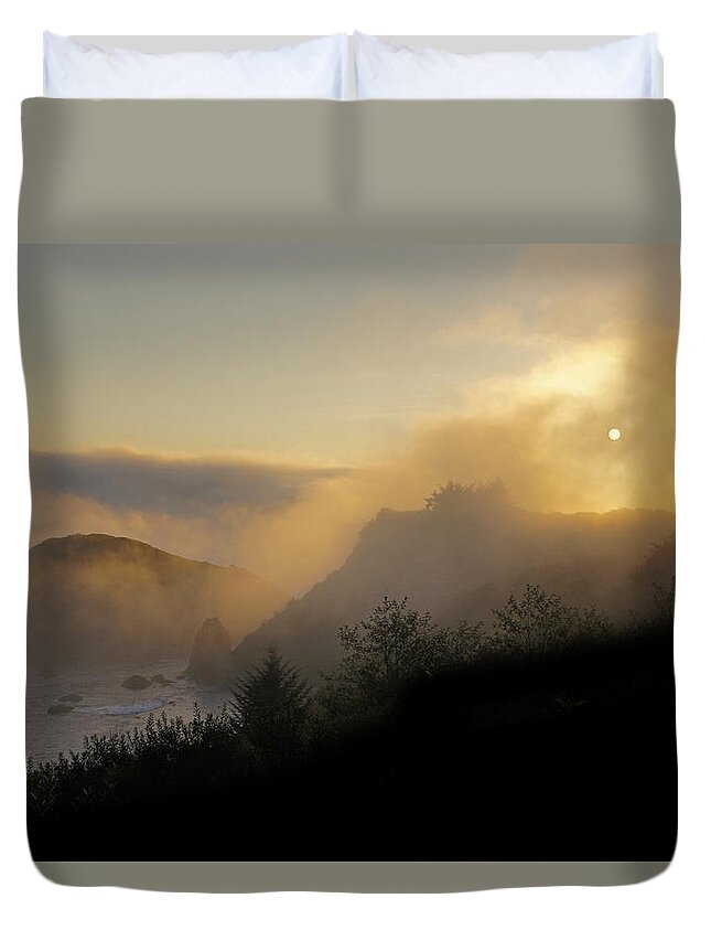 Sunset Duvet Cover featuring the photograph Sunset at Harris Beach by Mick Anderson